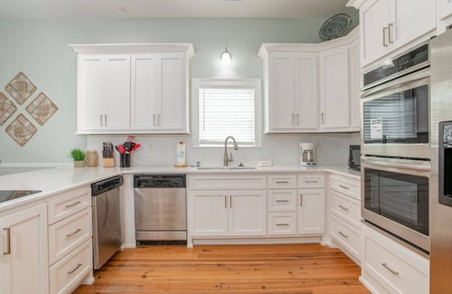 Southpointe House | Margarittaville West. Professionally decorated, Gulf front, 6 BR 4 BA.