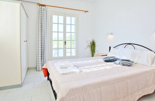 Almiros Beach Apartment | Maria Beach Studio: Beachfront studio with lovely garden and amazing sea views