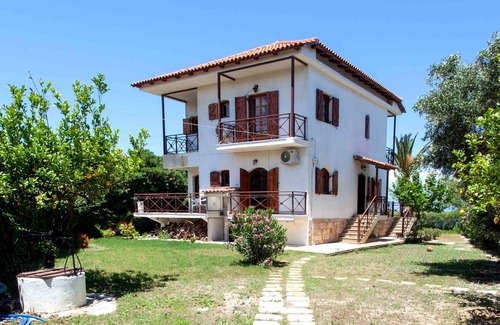 Xylokastro-Evrostina House | Maria Christina' s house. Your beachfront place.