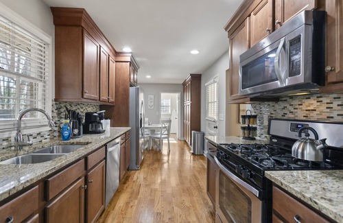 Marietta House | Marietta GEM 4-bedroom/3 bed - pet friendly -flexible monthly stays