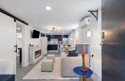Marietta Apartment | Marietta Square Suites - Suite2 - Modern Apartment