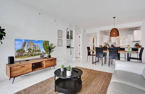 Sunny Isles Beach Apartment | marina bay sunny isles 1005 Water view