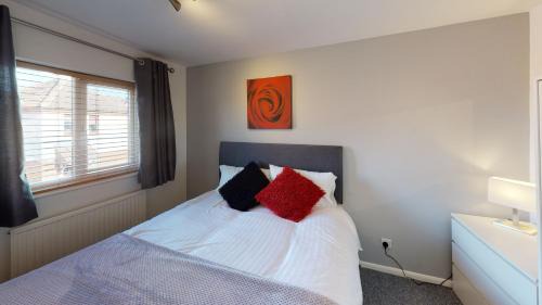 Hull Apartment | Marina House