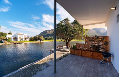Muizenberg Apartment | Marina Views