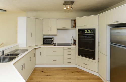 Napier Cottage | Marine Parade Magic - Napier Holiday Home