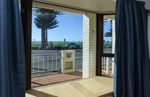 Napier Cottage | Marine Parade Magic - Napier Holiday Home