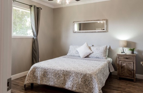 Lodi House | Mariposa Cottage: Central to all things Lodi