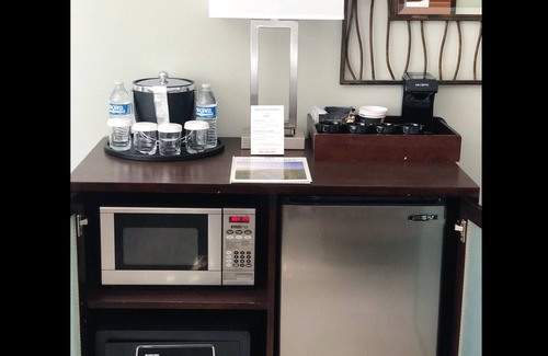 Munras Avenue Hotel | Mariposa Inn & Suites