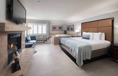 Munras Avenue Hotel | Mariposa Inn & Suites