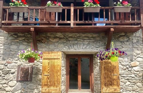 Argentiere Ski Chalet | Marmotte Mountain Manor - Historical Chalet from 1668