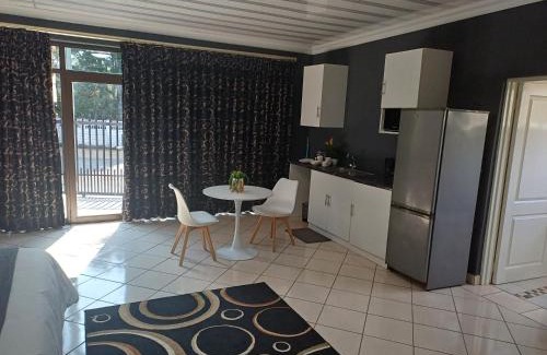 Waterkloof Glen Apartment | Marni Guesthouse