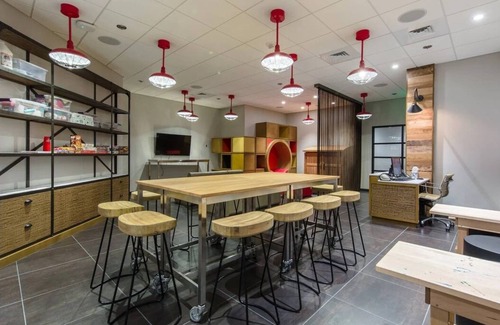 Civic Core Resort | Marriott Vacation Club Pulse San Diego- Hotel Room Sleeps 4!
