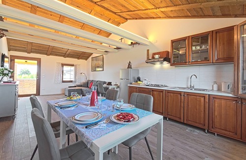 Santa Maria di Sala Apartment | Marsari House