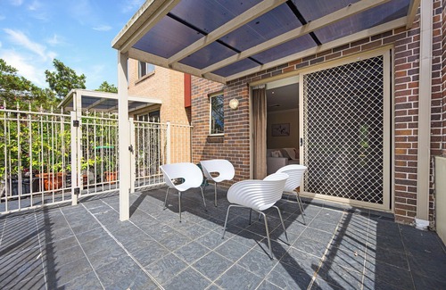 Macquarie Park House | Marsfield New Modern Townhouse with Pool Garagen