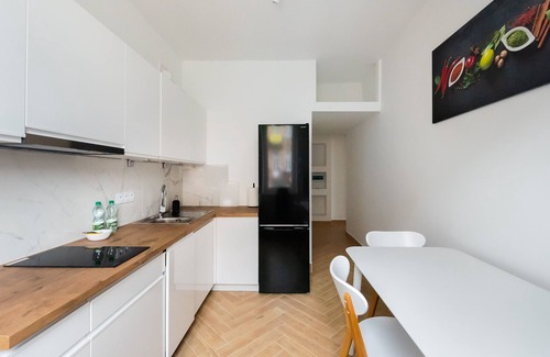 Srodmiescie Południowe Apartment | Marszałkowska White & Black Apartment