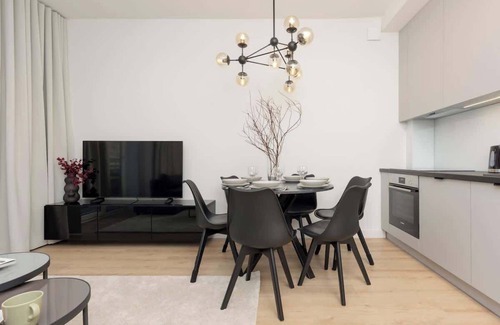 Srodmiescie Południowe Apartment | #Marszalkowska 83 | 3-Bedroom Apartment | Balcony