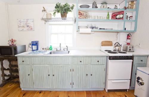 Edgartown Cottage | Martha's Vineyard 1BR, Pets Ok, 10 Min walk to beach or Edgartowns shops!