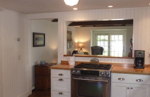 Edgartown House | Marthas Vineyard Edgartown Cottage - Easy walk to village, outdoor shower, linen