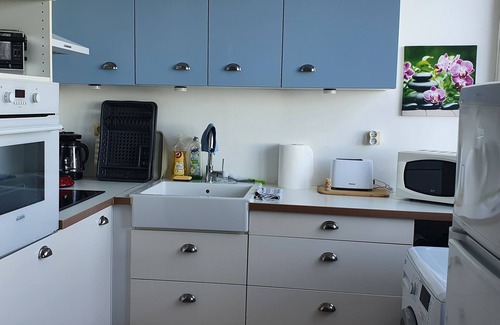 Martigues Condo | Martigues, superb studio (2)opposite the Etang de Berre