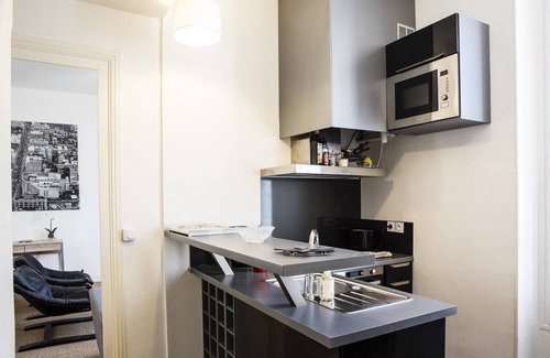 Chartrons Apartment | Martinique Street