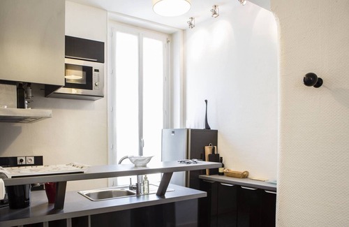 Chartrons Apartment | Martinique Street