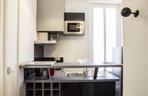 Chartrons Apartment | Martinique Street