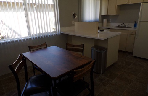 Hayhurst Apartment | Marvelous 2-bedroom Cedarbrook apartment Near Hillsdale & Multnomah Village