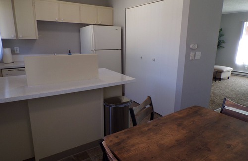 Hayhurst Apartment | Marvelous 2-bedroom Cedarbrook apartment Near Hillsdale & Multnomah Village