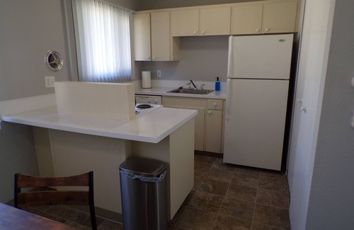 Hayhurst Apartment | Marvelous 2-bedroom Cedarbrook apartment Near Hillsdale & Multnomah Village