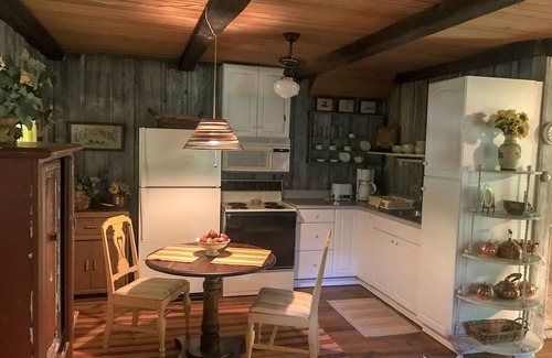 High Point Apartment | Mary's Country Cottage Escape