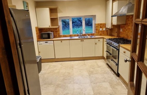 Godstone Cottage | Maryland Cottage, Nr Gatwick Airport, Godstone. Surrey.