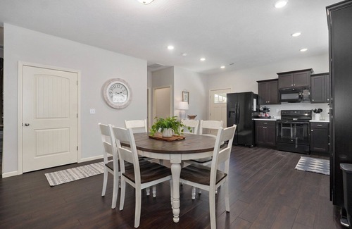 Springfield House | Maryland St. House 4 Bedroom near Missouri State University & Mercy Hospital.