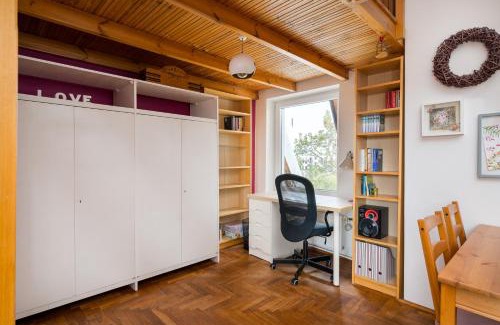 Marymount Apartment | Marymont Apartment with Mezzanine by BookingHost