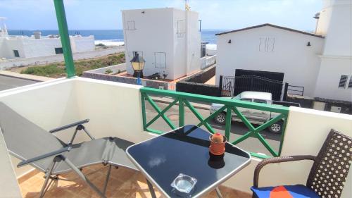 Punta Mujeres Apartment | MarySol 7 terrace with sea views, close to the sea