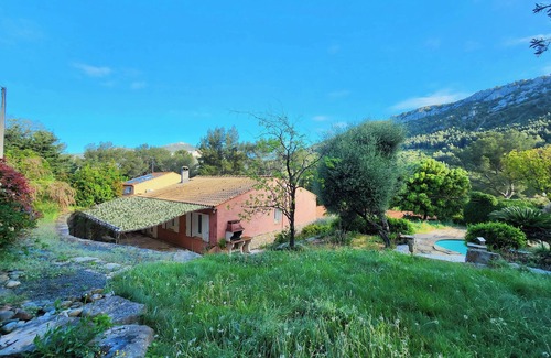 Toulon Villa | Mas 150m2 Clim.4 ch 8 Pers.avec Piscine ds Jardin Exotique+ Balnéo. Plages à 15'