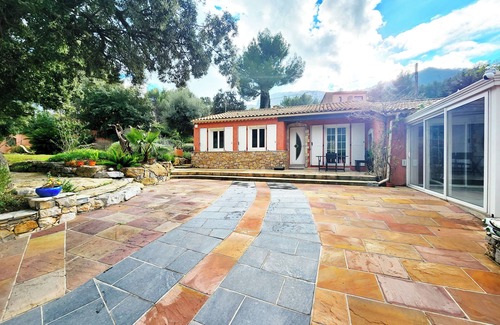 Toulon Villa | Mas 150m2 Clim.4 ch 8 Pers.avec Piscine ds Jardin Exotique+ Balnéo. Plages à 15'