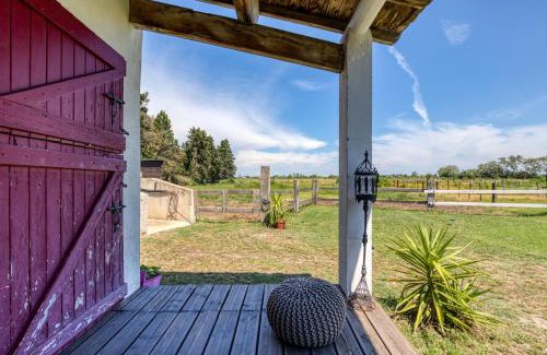 Saintes-Maries-de-la-Mer House | Mas des Cypres - Mazet 9
