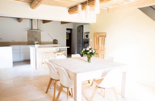 Orange House | Mas, haven of peace, max 14 pers, swimming pool 6*12, WIFI, air conditioning, 10 mn from A75 exit