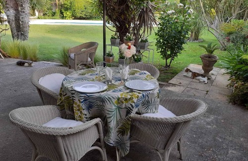 Caumont-sur-Durance Bed & Breakfast | Mas le Pré du May