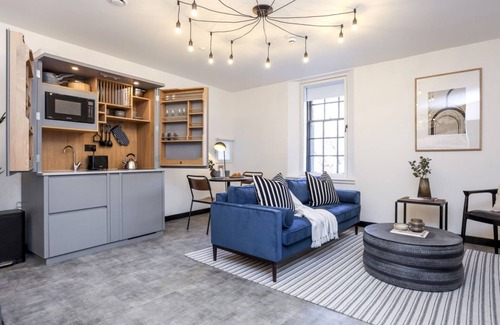 Old Town Apartment | Mash Tanks: Deluxe Studio w/City Views