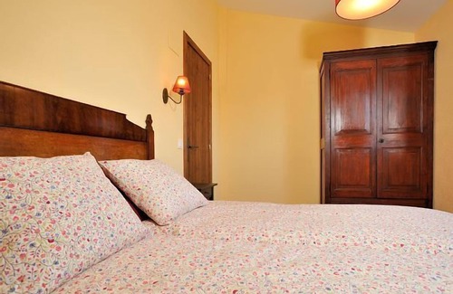Banyeres del Penedes Cottage | Masia Casa Roja for 4 people