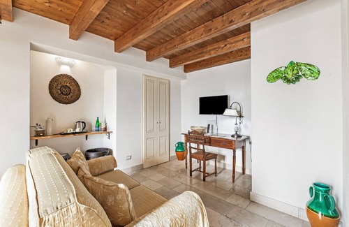 Villa Castelli House | Masseria Antoglia Ficodindia Deluxe Room, Villa Castelli, Italy