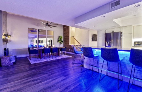 Winter Gardens House | Massive Hillside Estate Heated Pool+Spa Views!