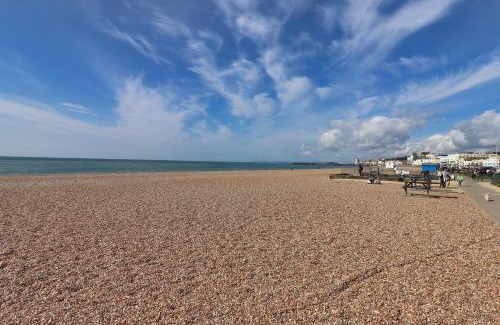 Old Town Hastings Hotel | Master accommodation suite 2 sea view with balcony