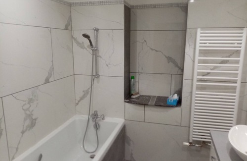 Saint-Laurent-Blangy Bed & Breakfast | Master bedroom sleeps 4