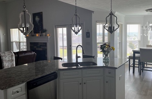 Langley House | Masters Rental- Clean and Sophisticated