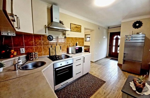 Kuterevo House | Matan House - Two Bedroom Holiday Home with Hot Tub