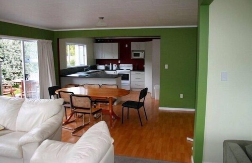 Matapouri Cottage | Matapouri Cottage - Matapouri Holiday Home