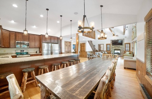 Lake Harmony Estates House | "Matterhorn" Near JFBB Skiing, Elevator, Private Hot Tub, Firepit, Pool Table, Grill