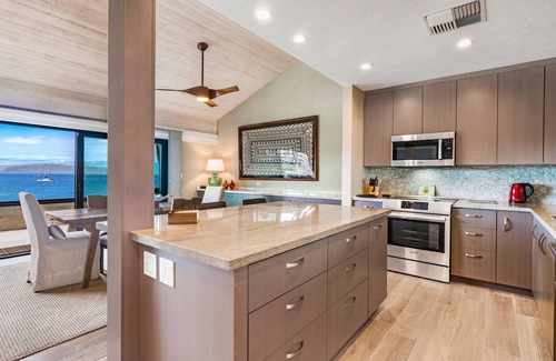 Wailea Condo | Maui Oceanfront Penthouse 3br/3b in Makena Surf with Spectacular Views